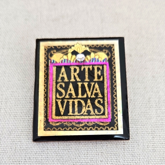 Maria C Moya Jewelry - Vintage Maria C Moya Resin Pin: ARTE SALVA VIDAS/ART SAVES LIVES